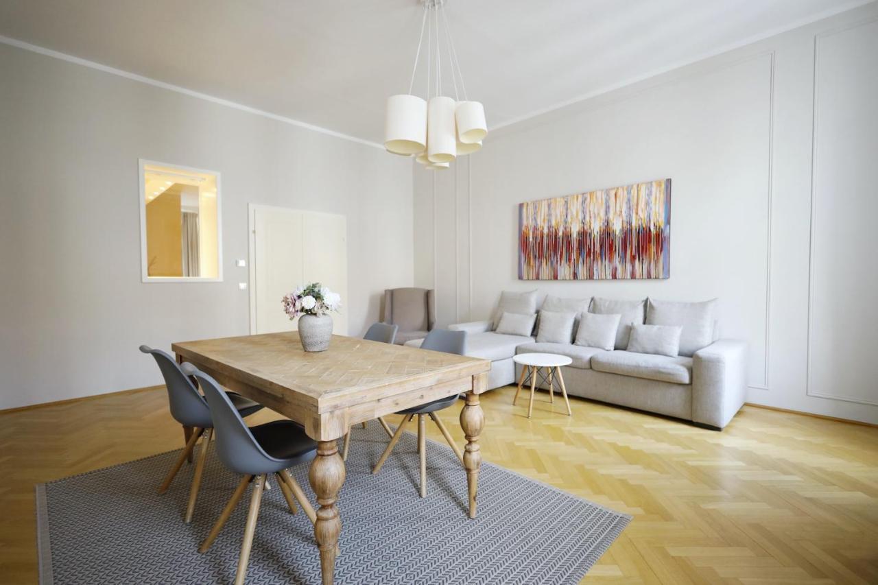 Heymi Apartments Karlsplatz Wina Bagian luar foto
