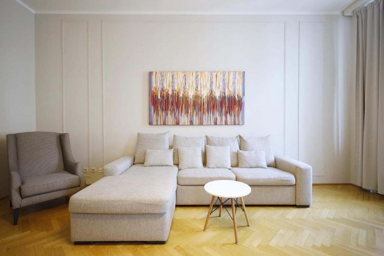 Heymi Apartments Karlsplatz Wina Bagian luar foto