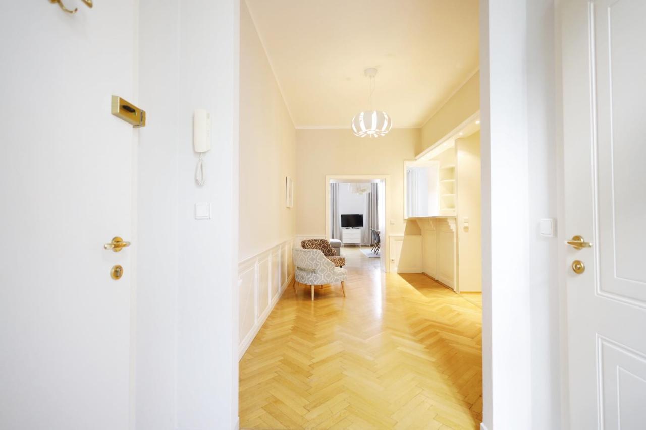 Heymi Apartments Karlsplatz Wina Bagian luar foto