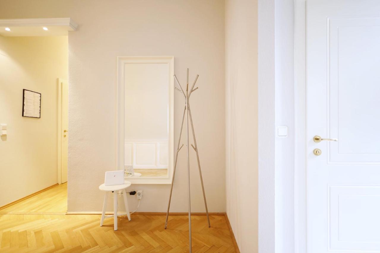 Heymi Apartments Karlsplatz Wina Bagian luar foto