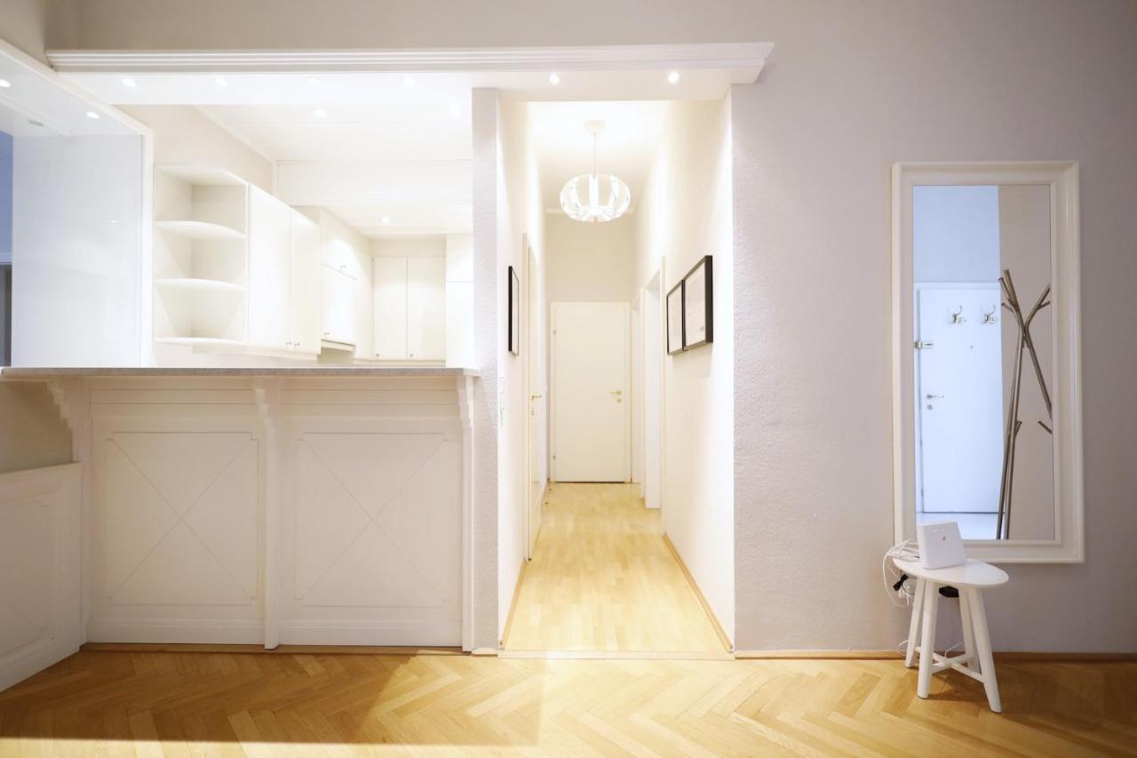 Heymi Apartments Karlsplatz Wina Bagian luar foto