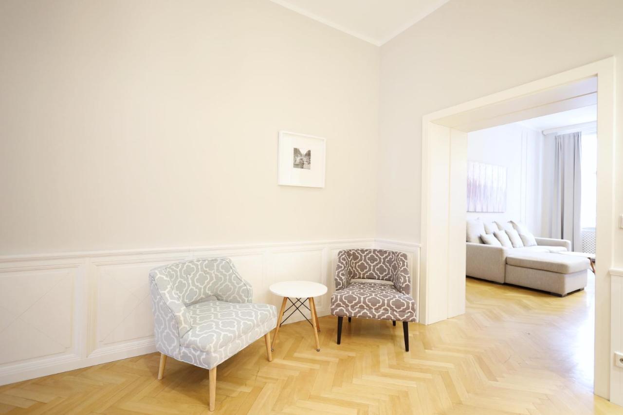 Heymi Apartments Karlsplatz Wina Bagian luar foto