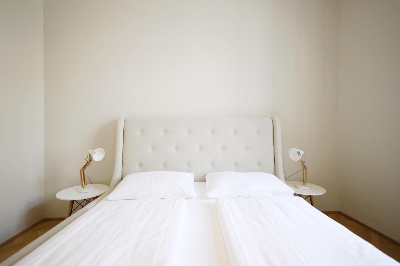 Heymi Apartments Karlsplatz Wina Bagian luar foto