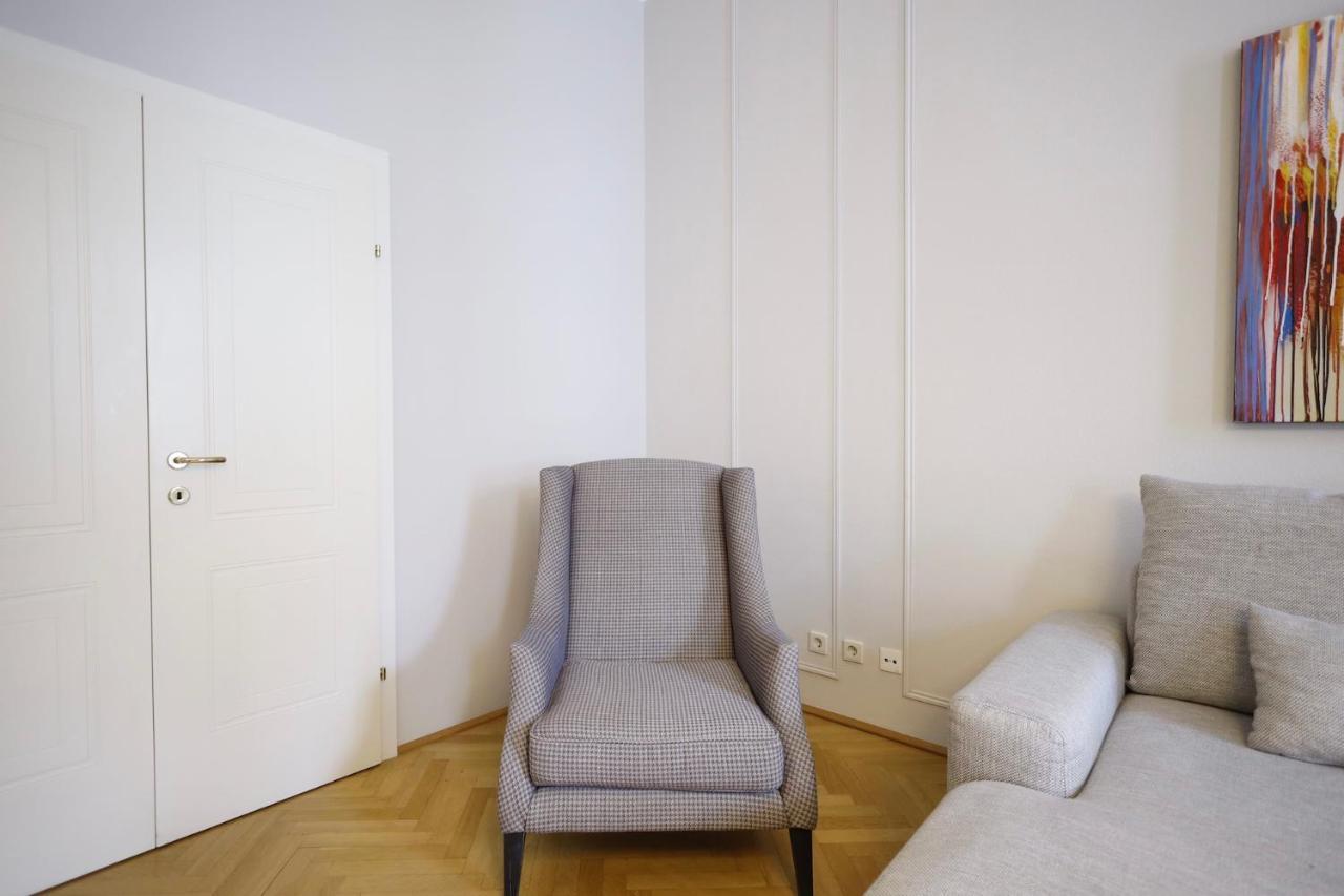 Heymi Apartments Karlsplatz Wina Bagian luar foto