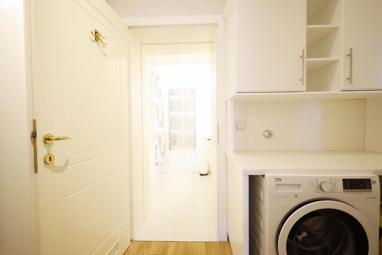 Heymi Apartments Karlsplatz Wina Bagian luar foto